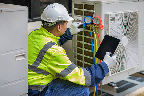 Professional Hvac technician working in Carolina Beach, NC